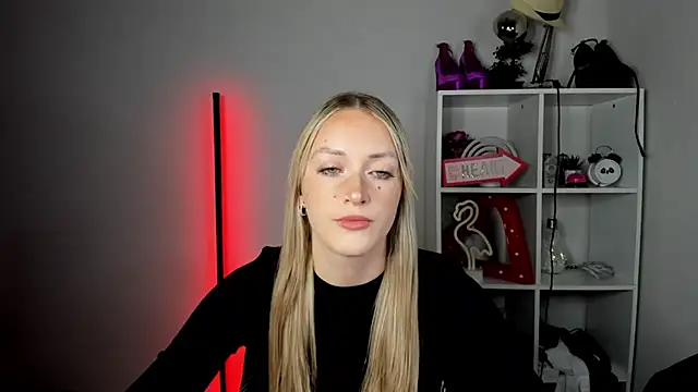 EvelynBlond online show from June 25, 10:19 am