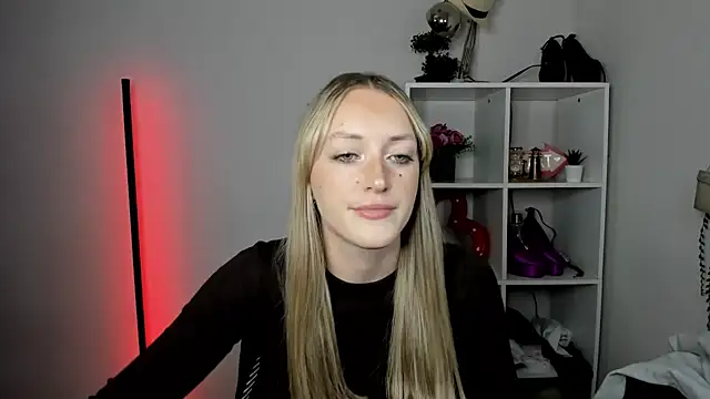 EvelynBlond online show from July 15, 2:11 pm