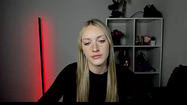 EvelynBlond online show from July 6, 12:43 pm