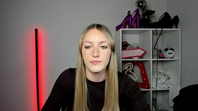 EvelynBlond online show from April 29, 5:30 pm