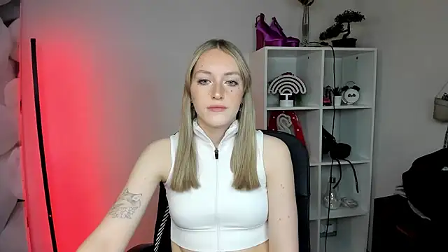 EvelynBlond online show from February 4, 1:36 pm