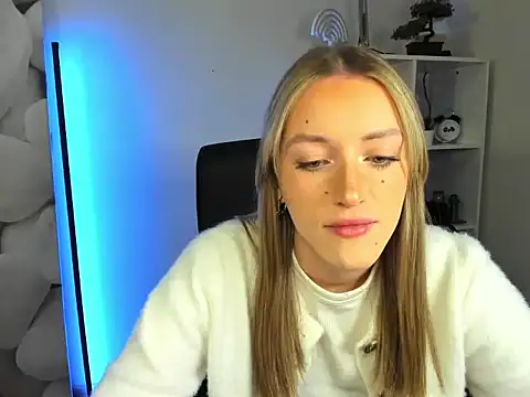 EvelynBlond online show from November 25, 6:48 am