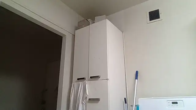 cryptokimgirl online show from March 16, 2:47 am