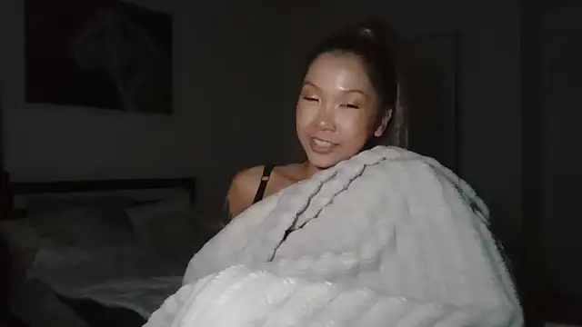 cryptokimgirl online show from March 7, 5:25 am