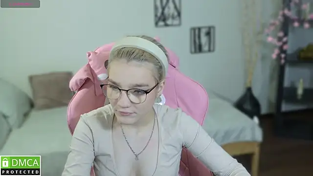 Megan Lora online show from November 27, 7:44 am