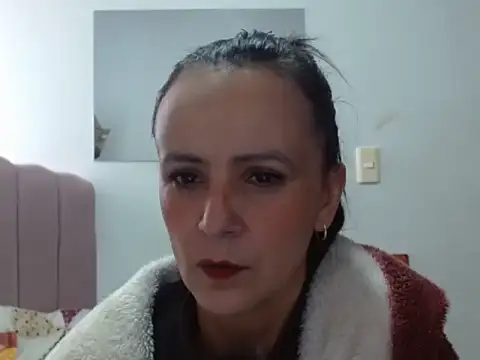 Juliana  lx online show from May 4, 1:59 pm