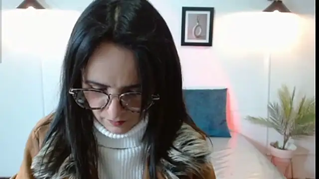 Juliana  lx online show from December 4, 1:02 pm