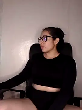kira-stormm online show from June 11, 12:32 am