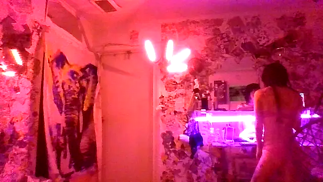 chaoticluvbug online show from December 23, 6:39 am