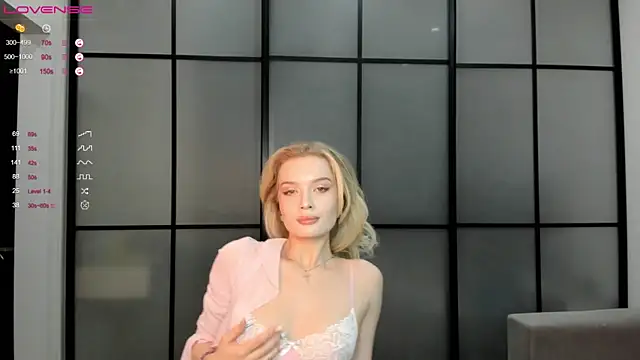 effieelfy online show from December 4, 1:24 pm