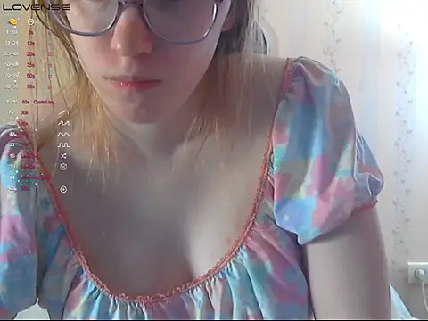 LustfulSarah online show from May 3, 1:36 pm