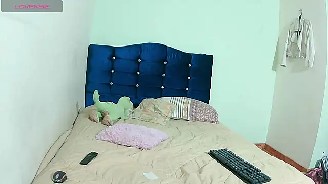 ashleey palmer online show from July 17, 1:10 am