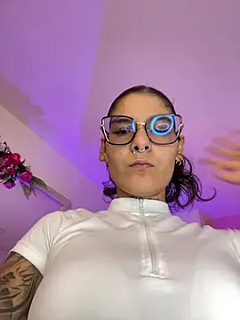 LauraRaider online show from June 21, 12:36 am