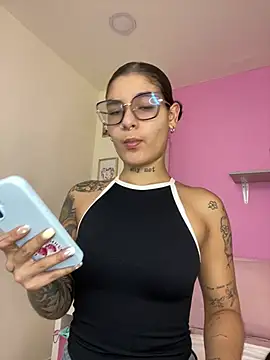 LauraRaider online show from July 14, 10:47 pm
