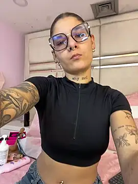 LauraRaider online show from July 30, 9:37 pm
