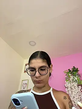 LauraRaider online show from July 16, 2:16 am