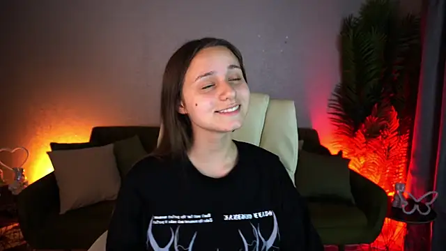 TinyNatalie online show from June 29, 7:35 pm