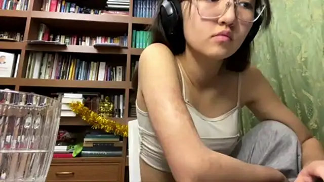 LinaClous online show from December 21, 2:32 pm