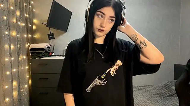 Meowluly online show from December 18, 10:03 pm