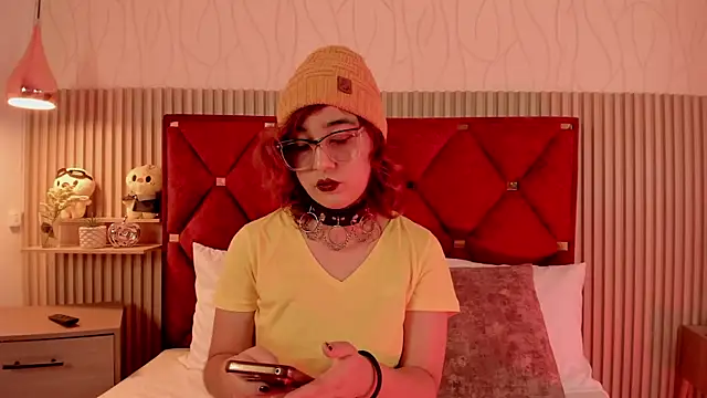 Kiri Velvet online show from May 20, 8:28 pm