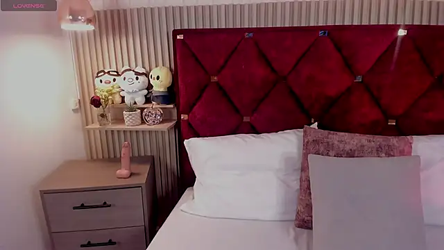 Kiri Velvet online show from May 14, 9:20 pm