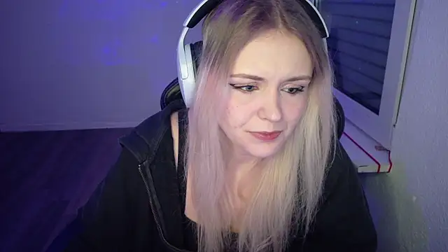 OfflineLizzy online show from March 16, 8:46 pm