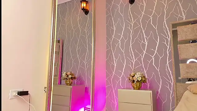 Julia rivers online show from December 20, 1:48 pm