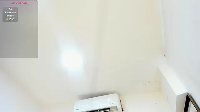 IsisBrown  online show from December 13, 9:10 pm