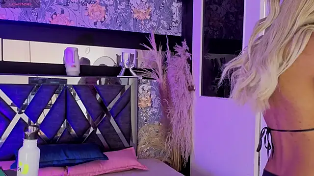 megan lenon online show from May 12, 8:37 pm