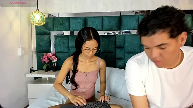  bonnyandclyde online show from February 12, 12:51 pm