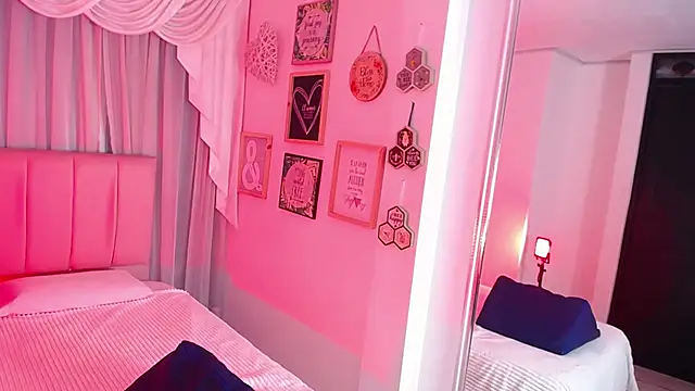 IsabelleDaza online show from March 5, 12:45 pm