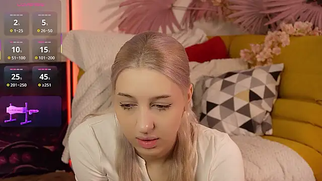 Moonliora online show from March 5, 6:15 pm