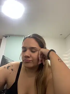 LoreinnFox online show from April 25, 10:29 pm