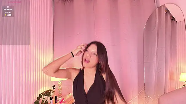 serena woodsen  online show from November 30, 12:09 pm