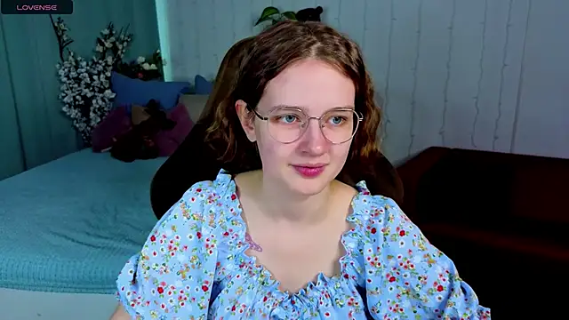 Mia Mooore online show from March 12, 1:14 pm