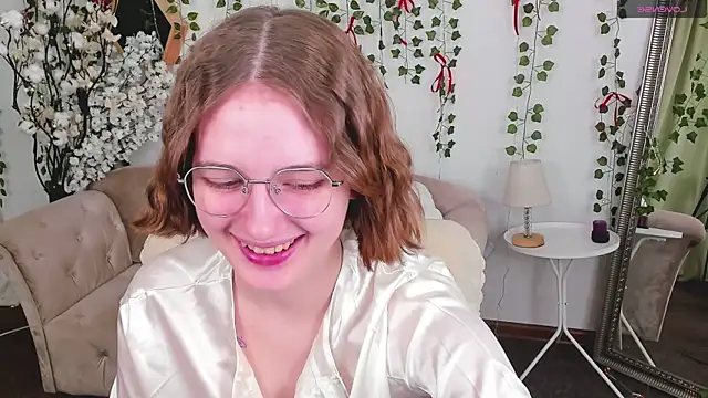 Mia Mooore online show from March 19, 1:26 pm