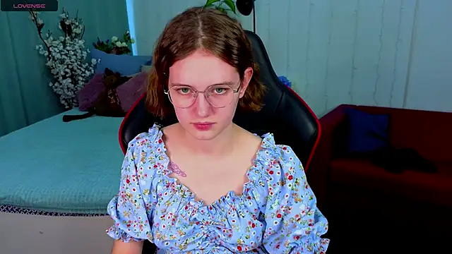 Mia Mooore online show from March 10, 1:26 pm