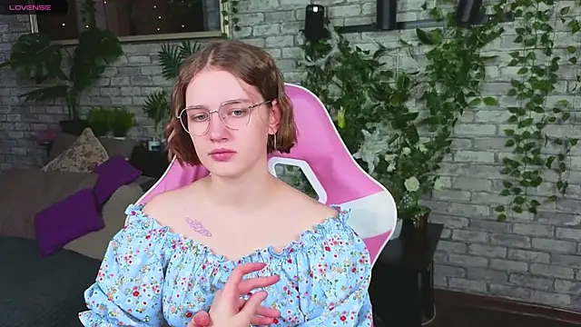 Mia Mooore online show from March 6, 1:17 pm