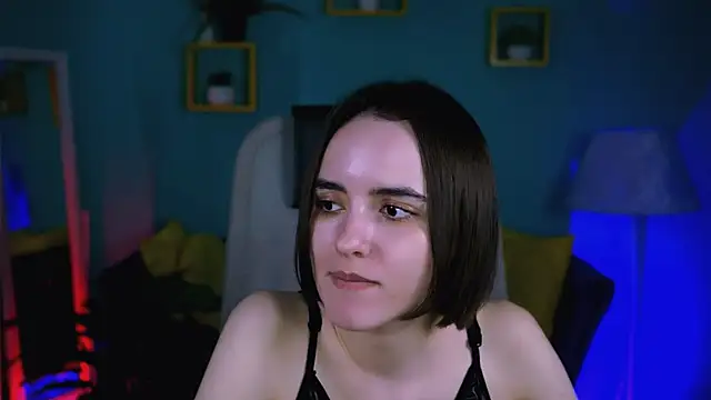 KateWillows online show from April 30, 4:28 am