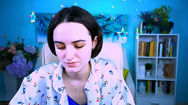 KateWillows online show from February 12, 9:11 am