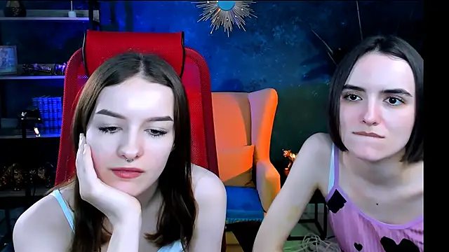 KateWillows online show from May 4, 8:51 am