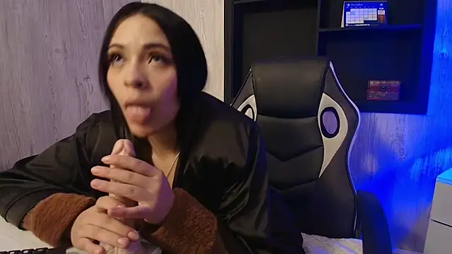 CRISTAL VIOLETA online show from January 13, 3:01 am