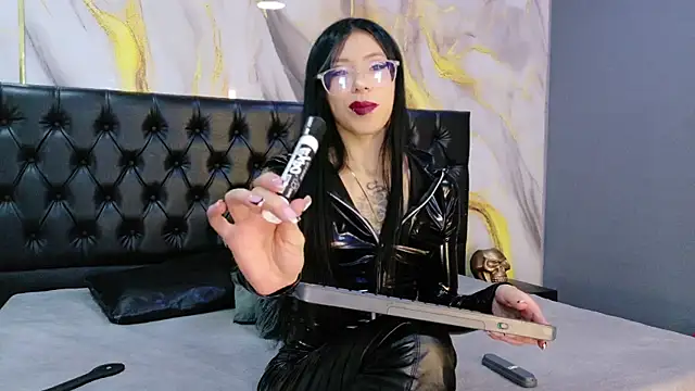 MilaDeRoux online show from May 1, 4:48 am