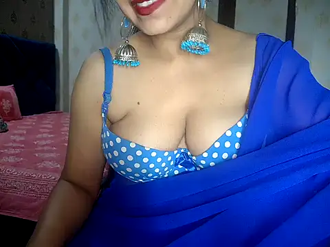 Hotronita123 online show from June 7, 6:15 pm