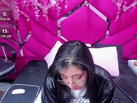 Alexa Sanz online show from February 6, 8:45 pm