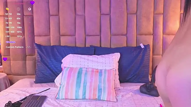 BrianaJhons19 online show from August 3, 8:14 pm