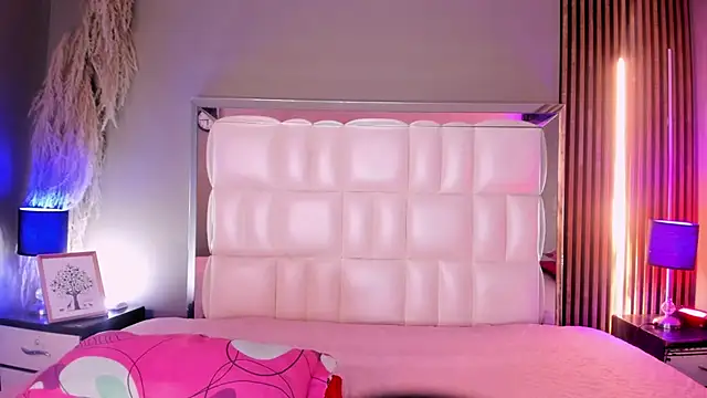 xCharlotte 20 online show from March 6, 8:48 pm