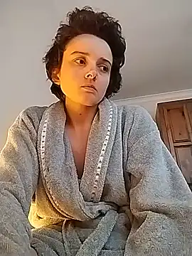 Amy01112 online show from June 18, 7:30 pm