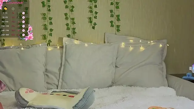 LunaNyan online show from March 1, 8:25 am