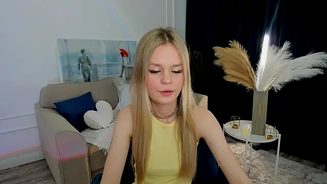 MidnighteAura online show from June 4, 2:43 pm